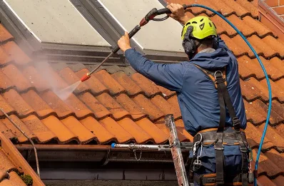 Démoussage et hydrofuge de toiture à Groises